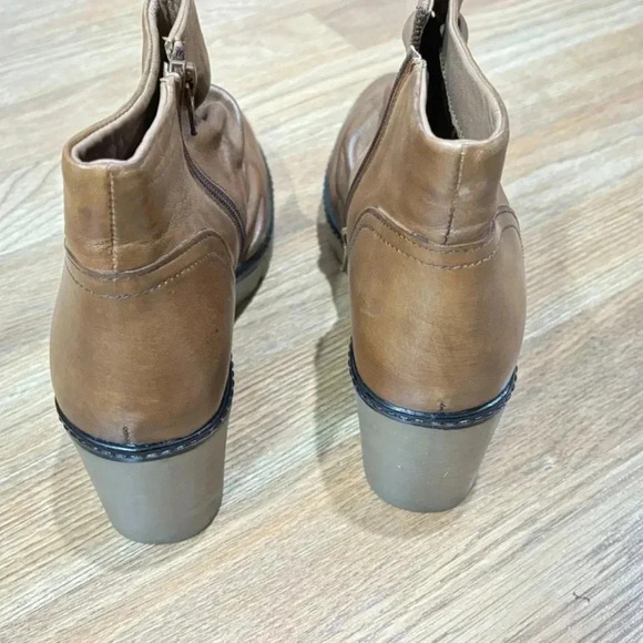 NIFT TEE by Diba True Leather Platforms New - Picture 9 of 10